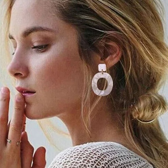 Acrylic Resin Geometric Earrings - Picture 3 of 4